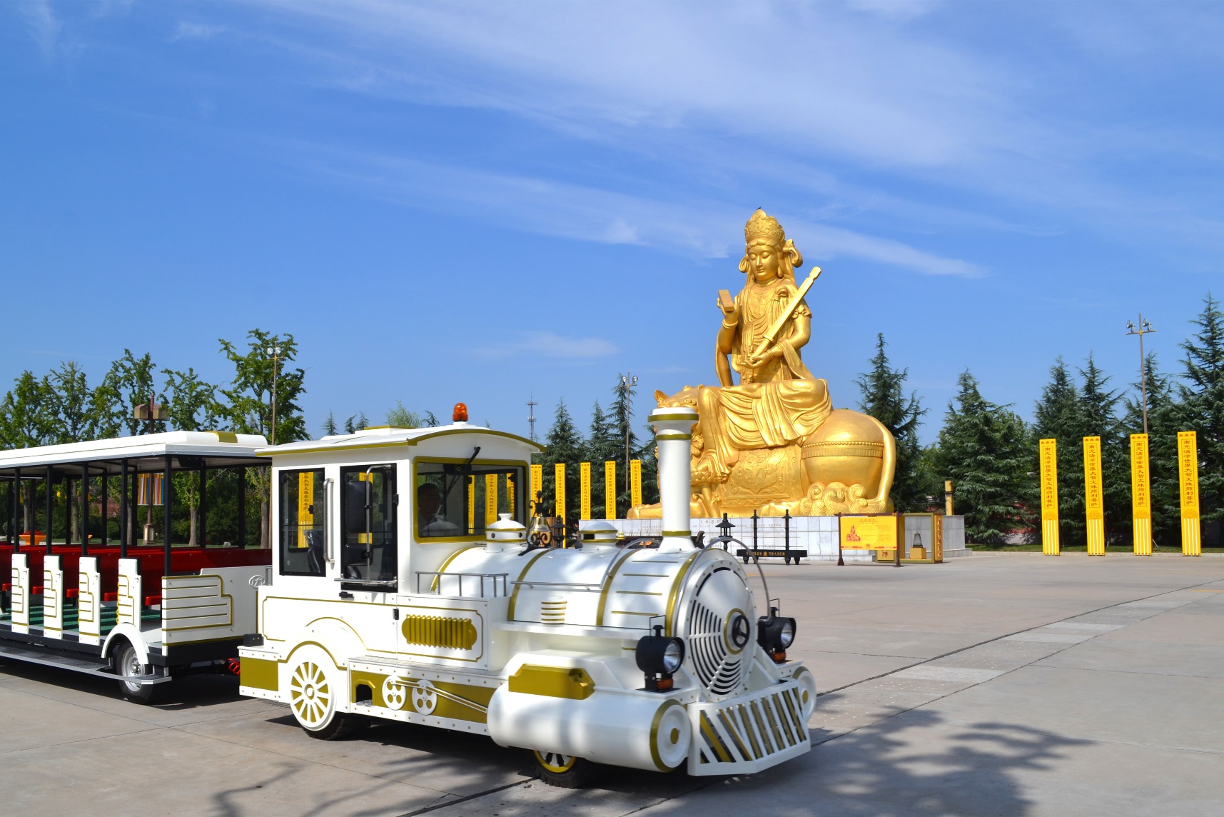 天津博瑞特为宝鸡法门寺项目客户提供轮式观光小火车