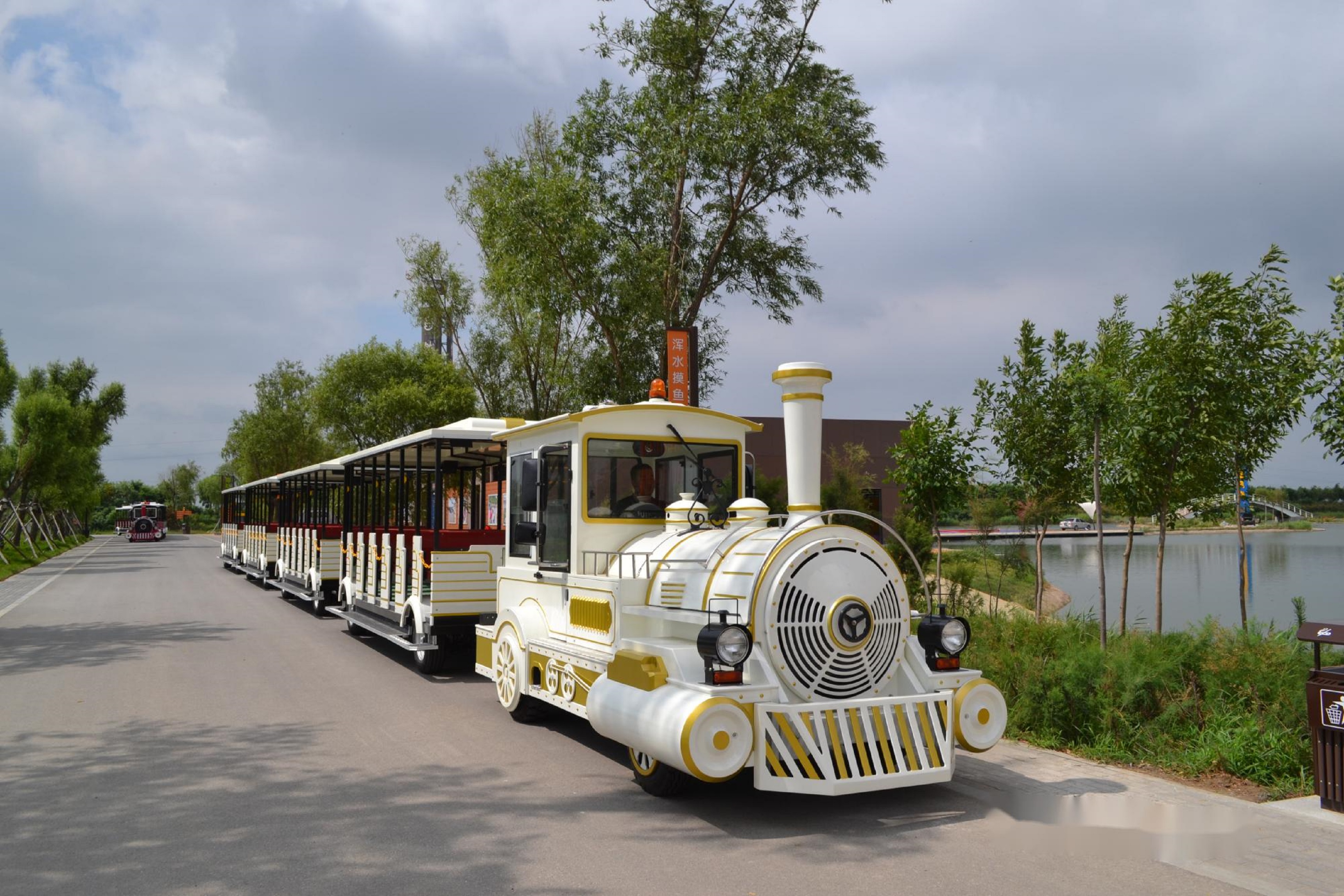 亲子出游必选！公园燃油小火车带你开启欢乐童话之旅