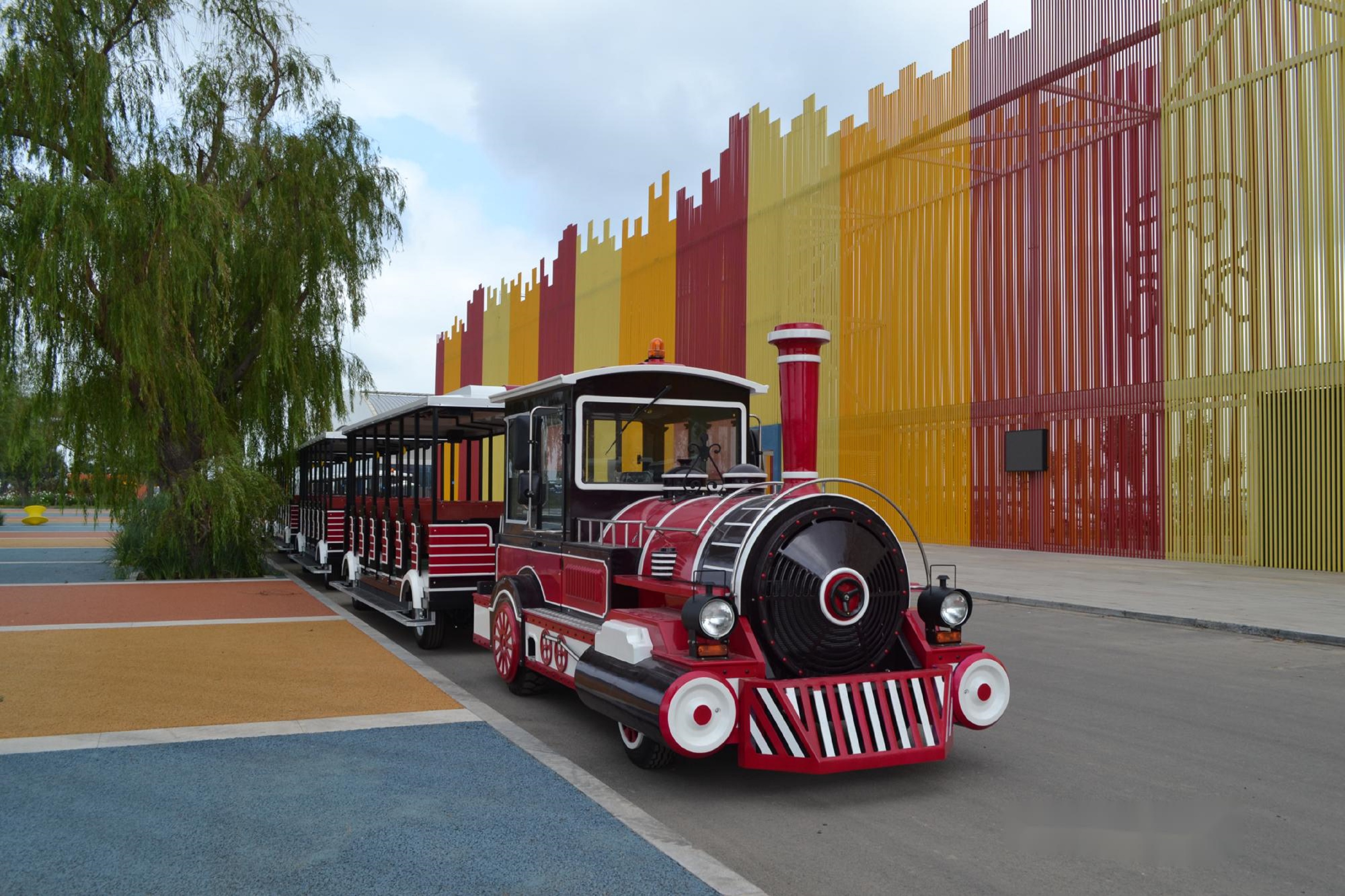 乘欢乐谷观光火车，赴一场沉浸式的游园盛宴