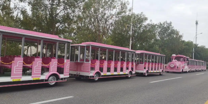 穿梭山海间的浪漫：旅游景观小火车的沉浸式体验指南