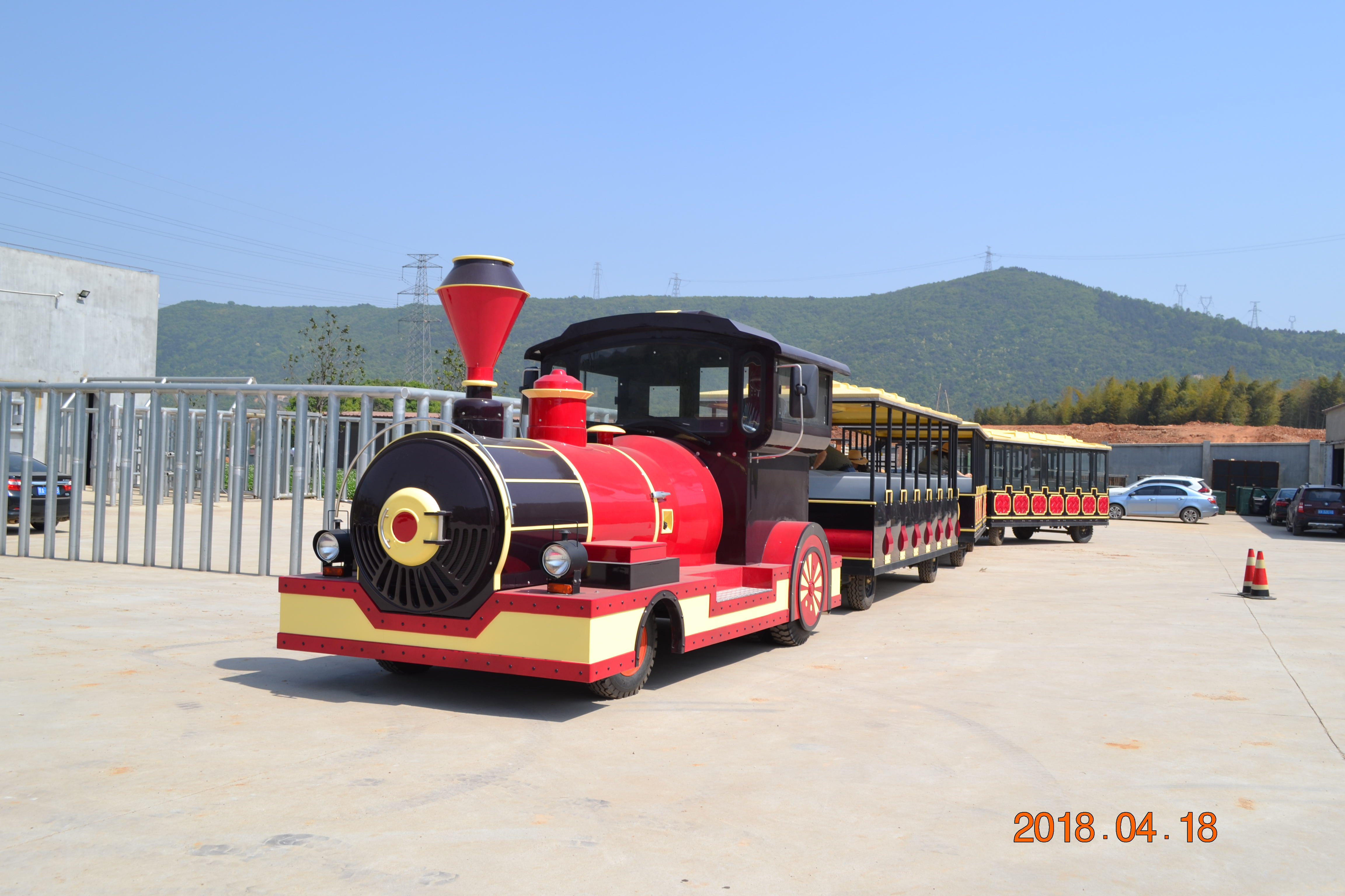 多人座轮式观光火车