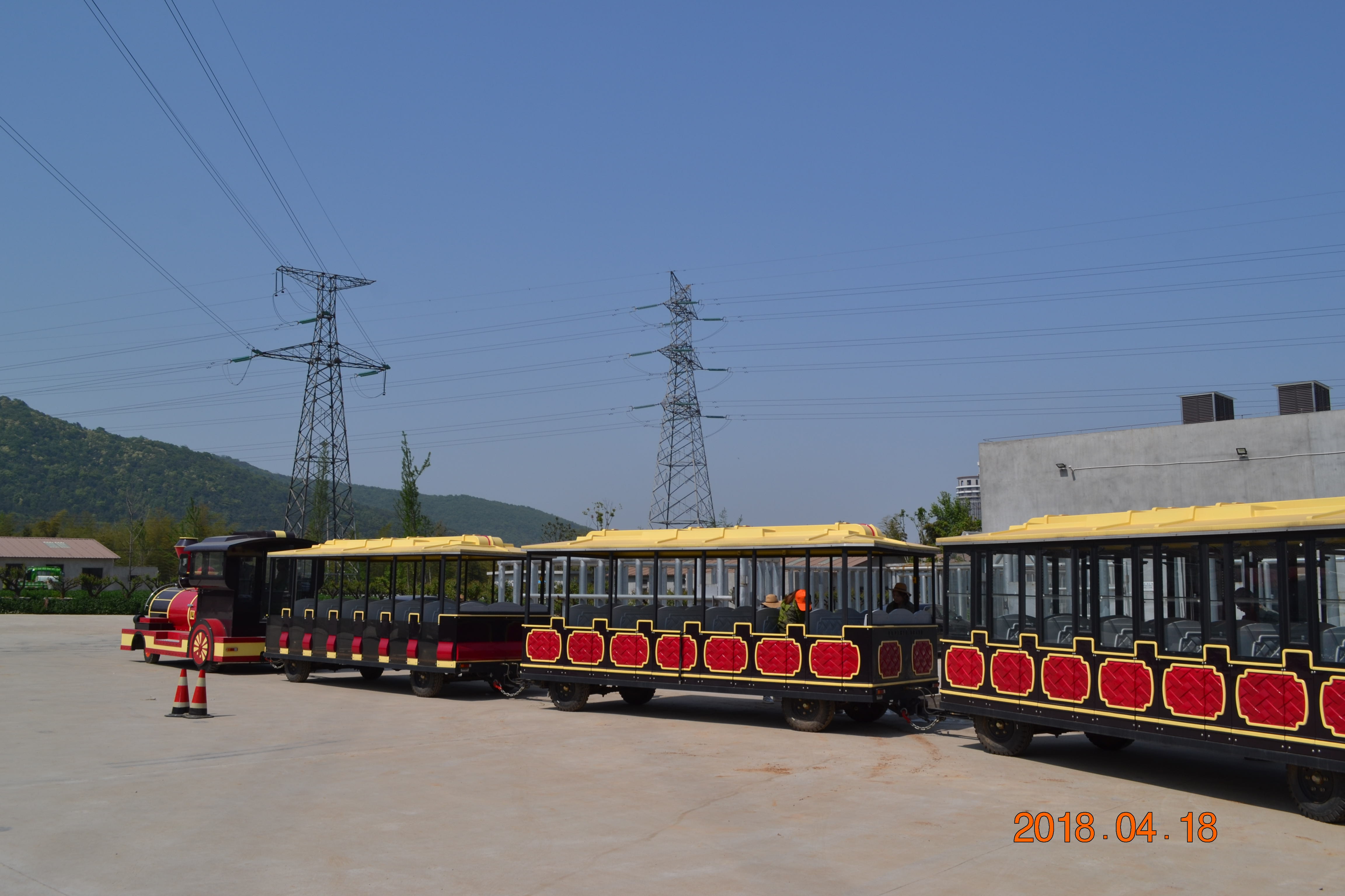 多人座轮式观光火车