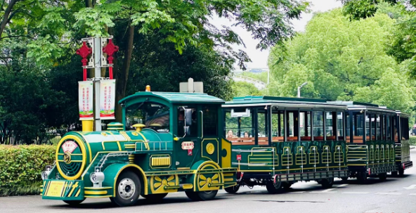 仿古蒸汽观光小火车